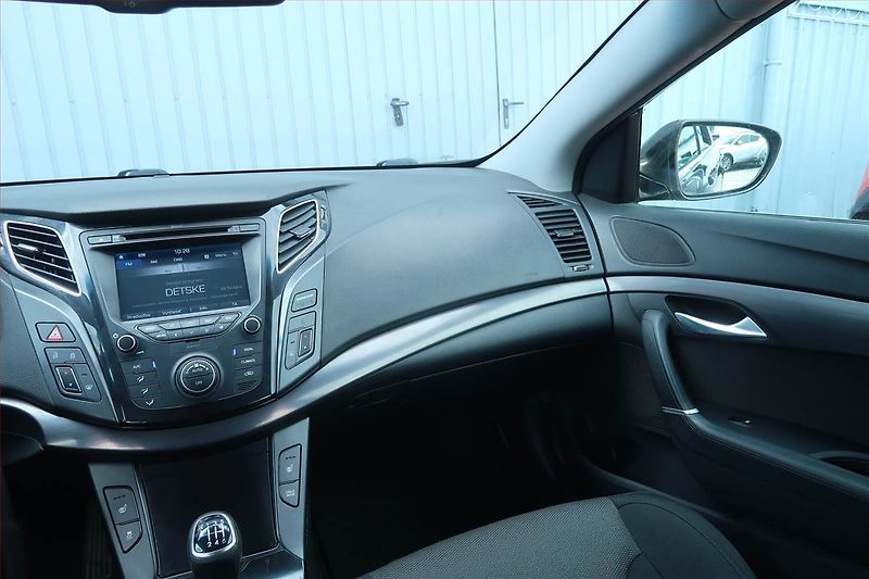 Hyundai i40 (2016) 1.7 CRDi, Serv.kniha, Navi - fotka 8 z 23