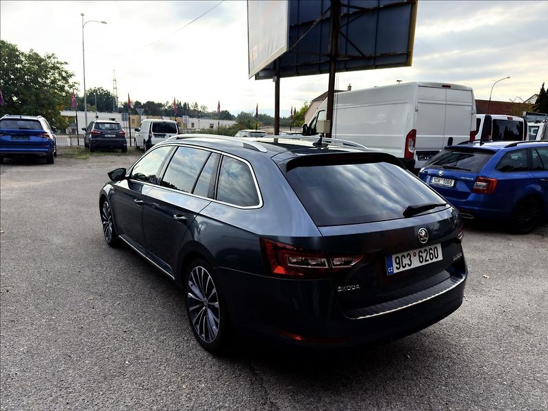 Škoda Superb 2,0 TDi Laurin & Klement - fotka 7 z 54