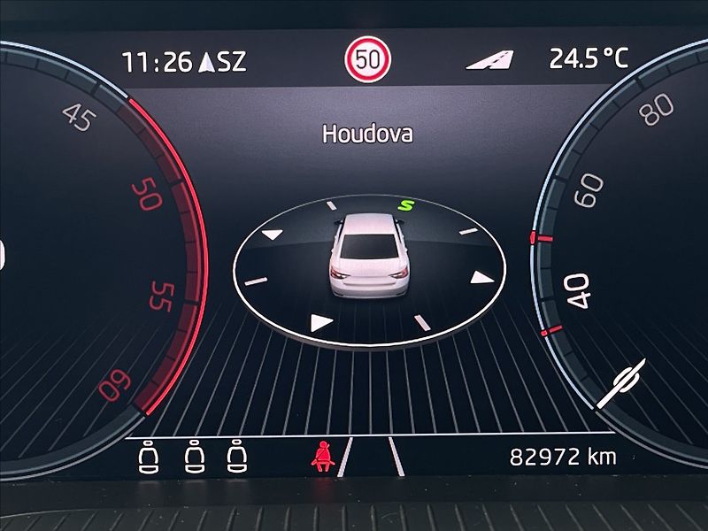Škoda Superb 2,0 TDI DSG L&K TAŽNÉ+DCC+ACC - fotka 10 z 25