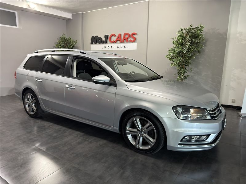 Volkswagen Passat 2,0   TDI DSG R-LINE 130kW NAV - fotka 37 z 39