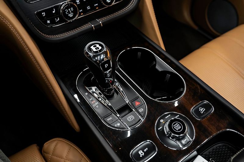 Bentley Bentayga - fotka 11 z 21
