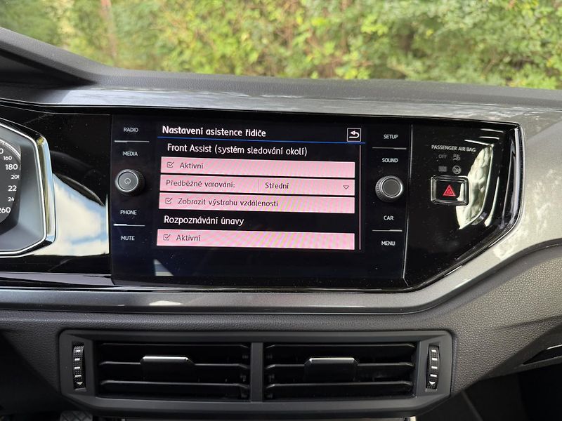 Volkswagen Polo (2019) 1.0 TSI / 70 kW  - fotka 18 z 19