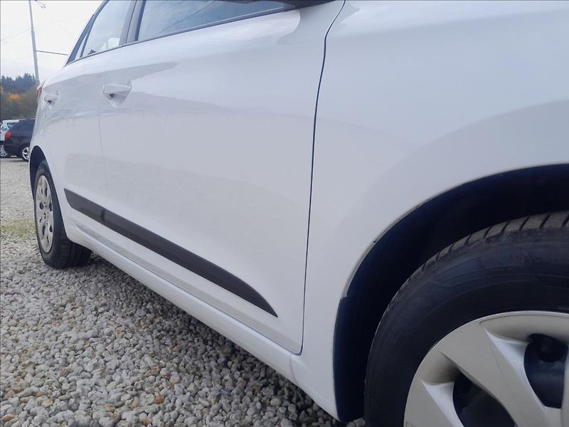 Hyundai i20 FC 1,2i 55kW - fotka 10 z 48