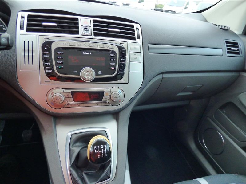 Ford Kuga 2,0 TDCI, 4x4 - fotka 28 z 47