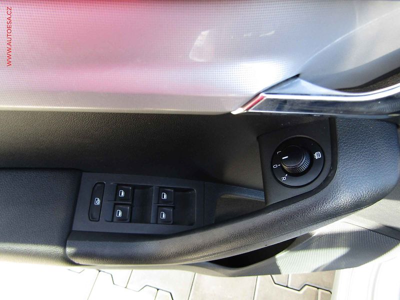 Škoda Octavia (2014) 2.0 TDi, Xenon, navi - fotka 11 z 18