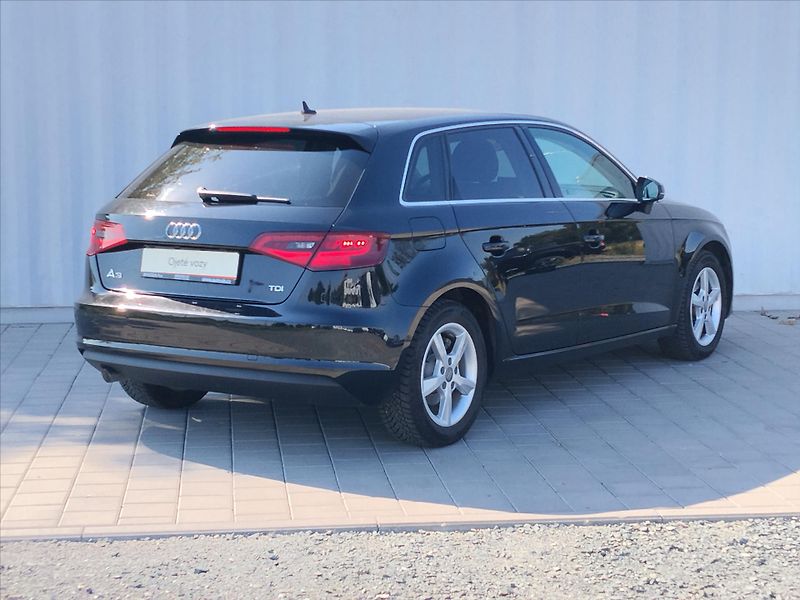 Audi A3 1,6   Sportback - fotka 23 z 32
