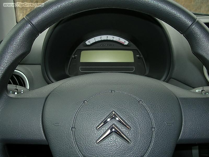 Motor ukrývající se za přední maskou má síly víc než dost.