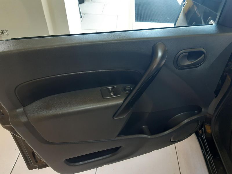 Renault Kangoo 1.5 DCI GRAND 7 MÍST - fotka 13 z 18