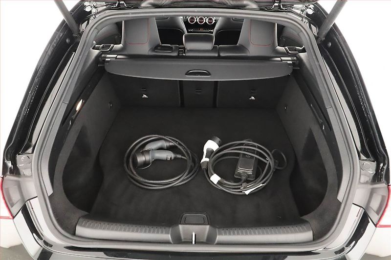 Mercedes-Benz CLA (2023) AMG Paket 250 e - fotka 29 z 29