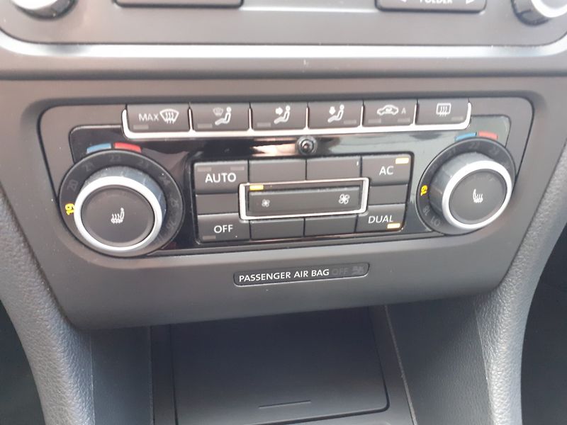 Volkswagen Golf (2011) VI 1.2 TSi - fotka 13 z 41