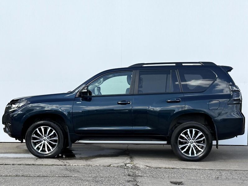 Toyota Land Cruiser 2.8 D-4D AT AWD 150kW Executiv - fotka 8 z 25