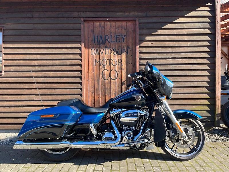 Harley-Davidson FLHX Street Glide (2018) FLHX ANV Street Glide Annivers - fotka 2 z 12