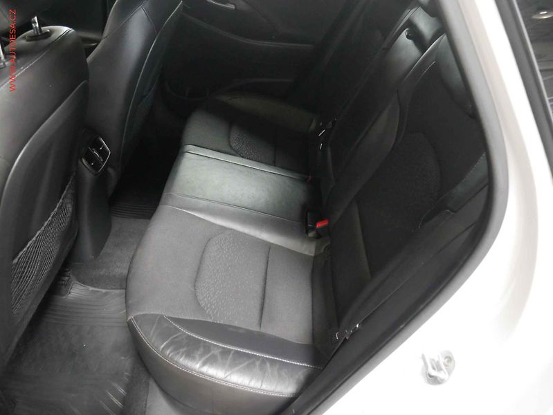 Hyundai i30 (2017) 1.5 T-GDI, ČR, DSG, LED - fotka 10 z 27