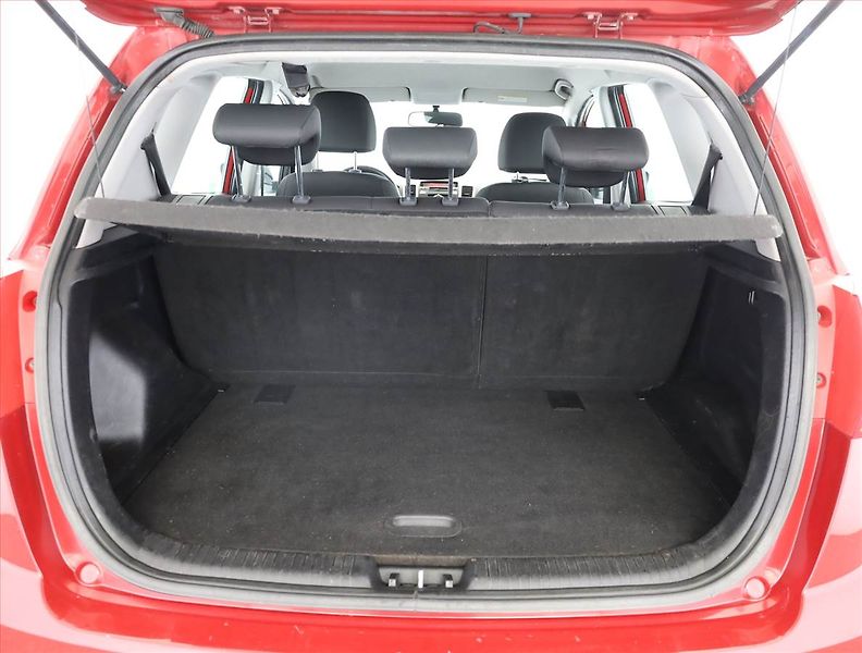 Kia Venga (2010) 1.4 CVVT, Tažné, jezdí dobře - fotka 11 z 11