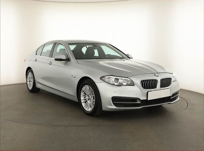 BMW Řada 5 (2014) Modern Line 525d xDrive, 4X4 - fotografie inzerátu