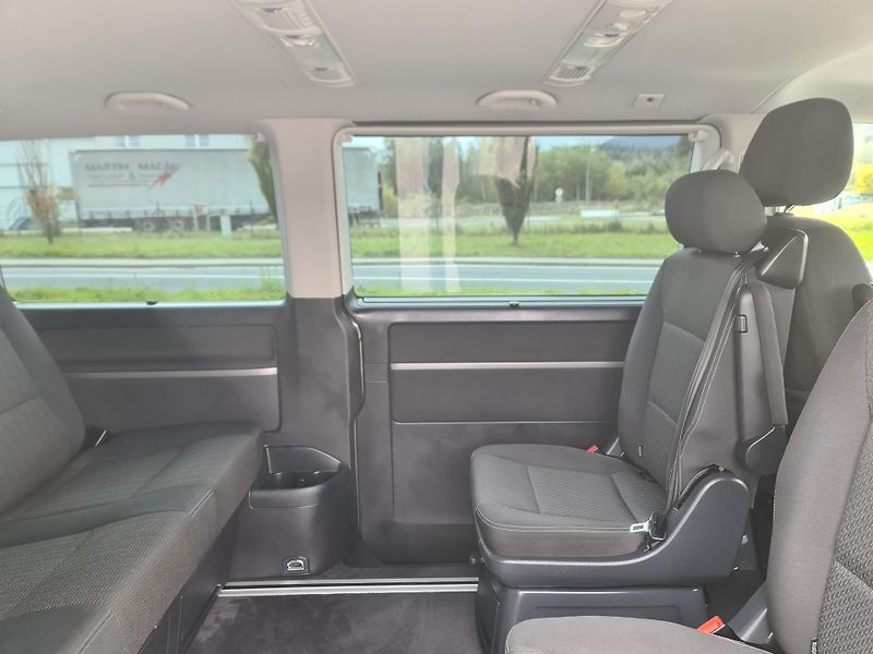Volkswagen Multivan (2016) T6 2.0 TDi 110-KW NAVI OLOMOUC - fotka 52 z 103