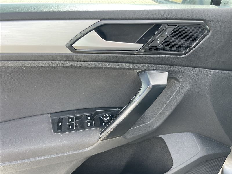 Volkswagen Tiguan 2,0 TDi 110kw DSG 4-matic bez - fotka 26 z 43