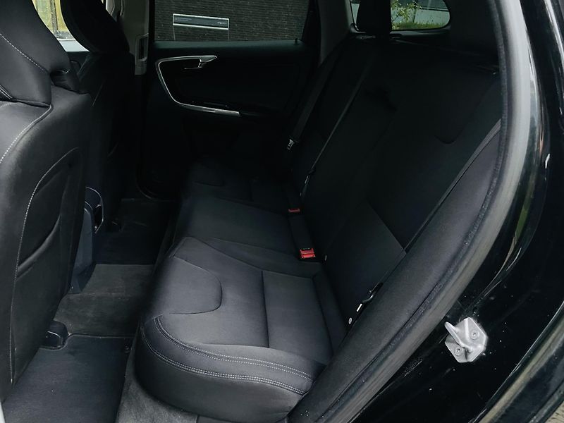 Volvo XC60 2.4D 4x4 AUT SERVISKA TAŽNÉ - fotka 28 z 43