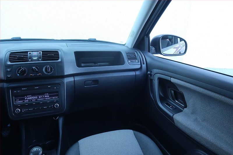 Škoda Fabia (2011) 1.4 16V, Serv.kniha - fotka 8 z 17