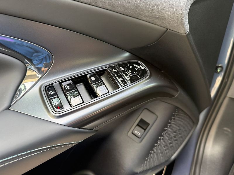 BYD Seal Excellence 82,5 kWh AWD - fotka 30 z 37