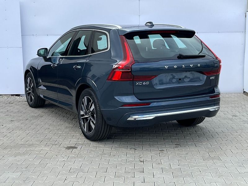 Volvo XC60 PLUS BRIGHT B5 AWD 184kW - fotka 10 z 31