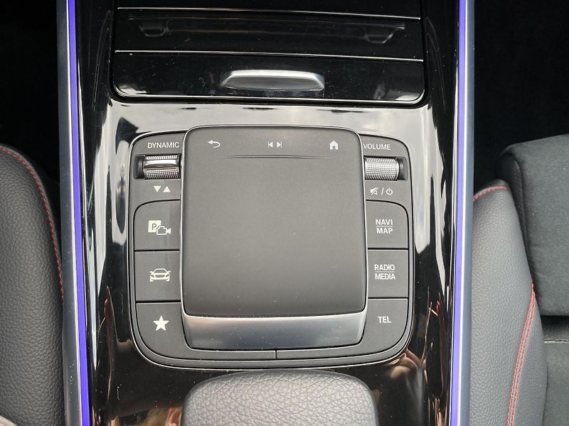 Mercedes-Benz GLB 200d 4M AMG - fotka 26 z 27