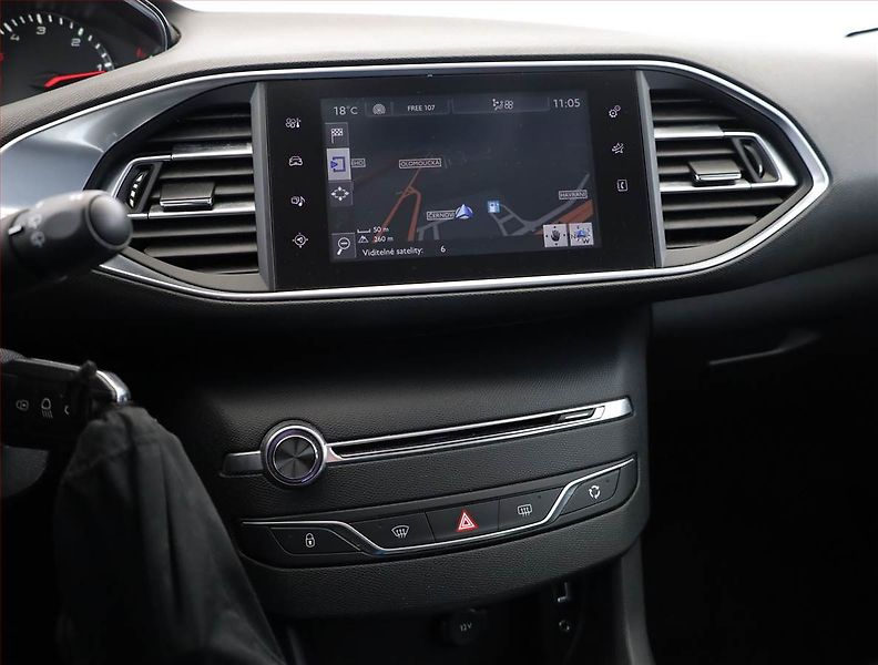 Peugeot 308 (2017) 1.6 BlueHDi, Tempomat - fotka 10 z 19