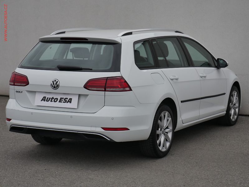 Volkswagen Golf (2019) 1.0 TSi, 2.maj,ČR, Marathon - fotka 4 z 25
