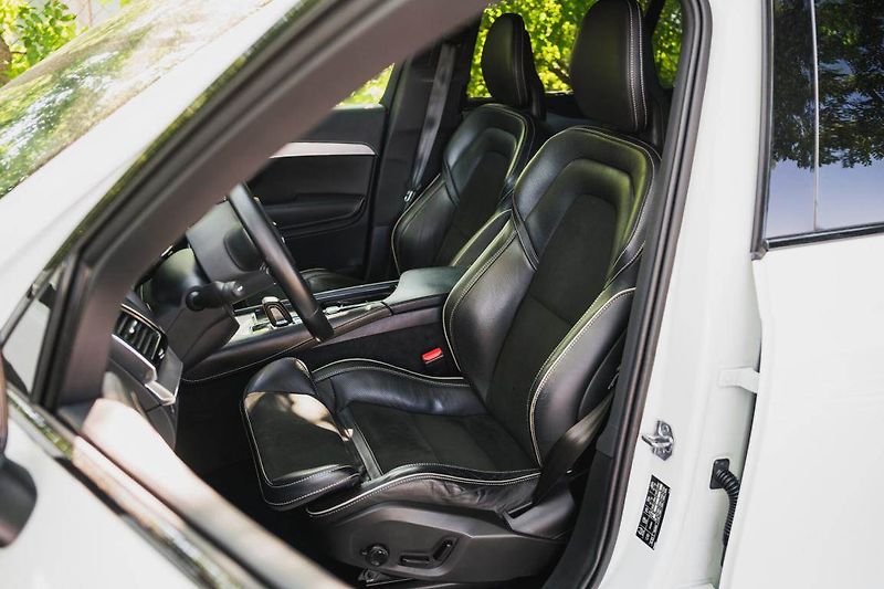 Volvo XC90 (2021) B6 AWD - fotka 17 z 31