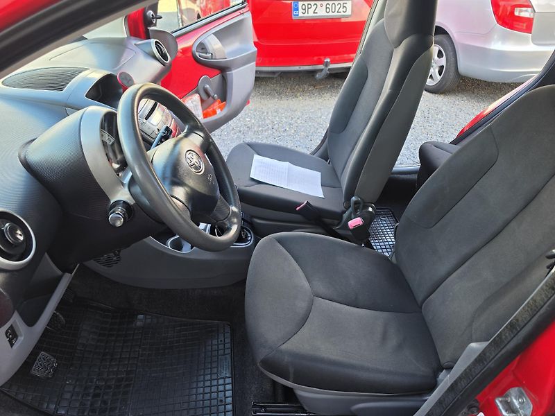 Toyota Aygo 1.0i 50kw - fotka 10 z 21