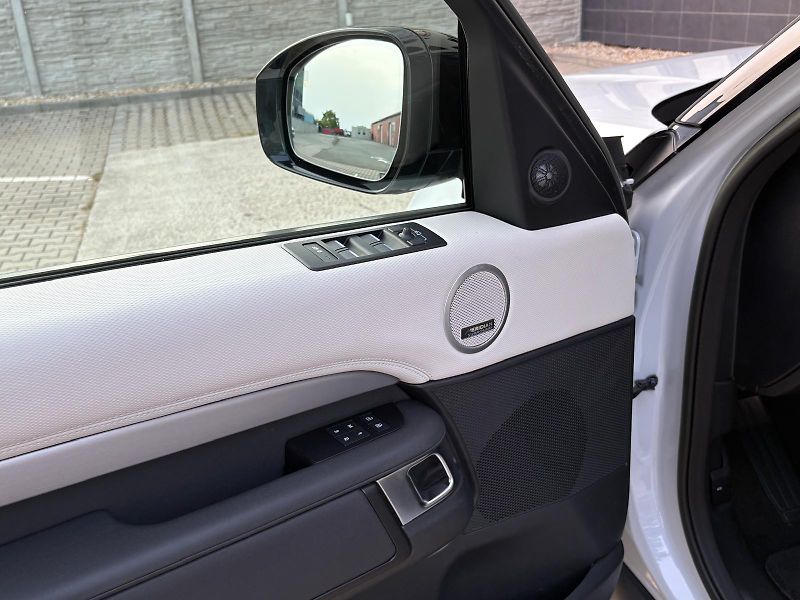Land Rover Discovery D300, R-Dynamic HSE, ČR, DPH - fotka 19 z 61
