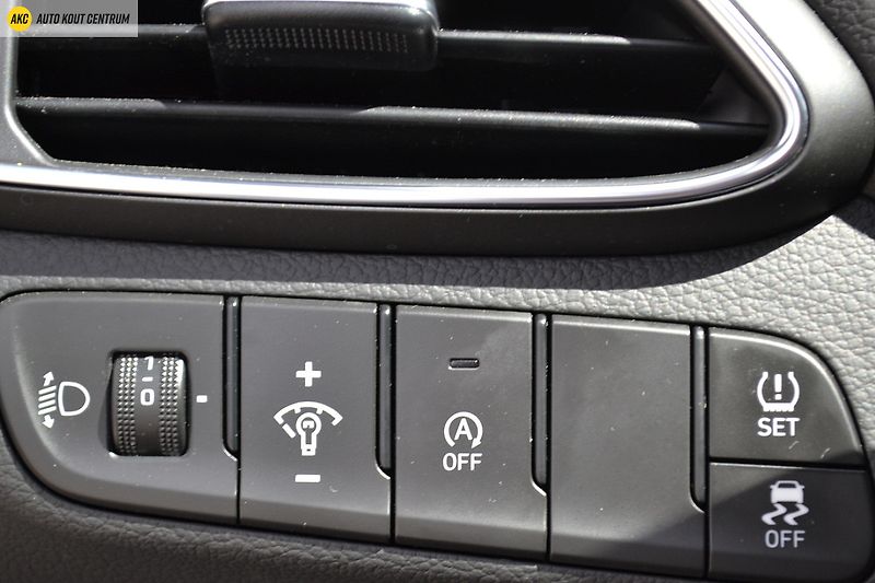 Hyundai i30 WG 1,5I MT SMART FAMILY NAVI - fotka 19 z 43