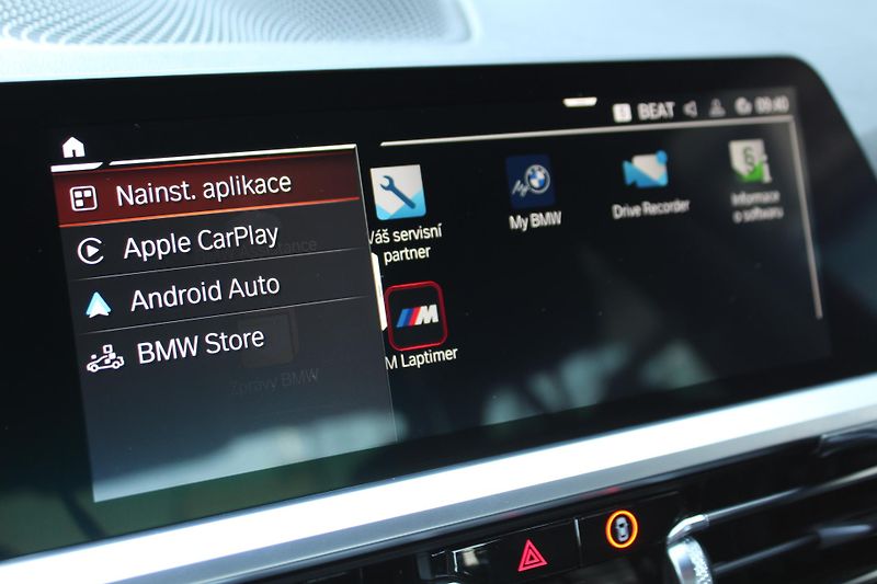 BMW Řada 3 M340i xDrive Sedan - fotka 15 z 23