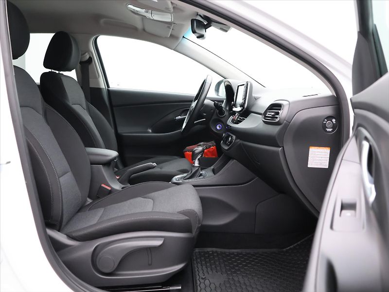 Hyundai i30 1,5 T-GDI Mild Hyb Smart - fotka 12 z 32
