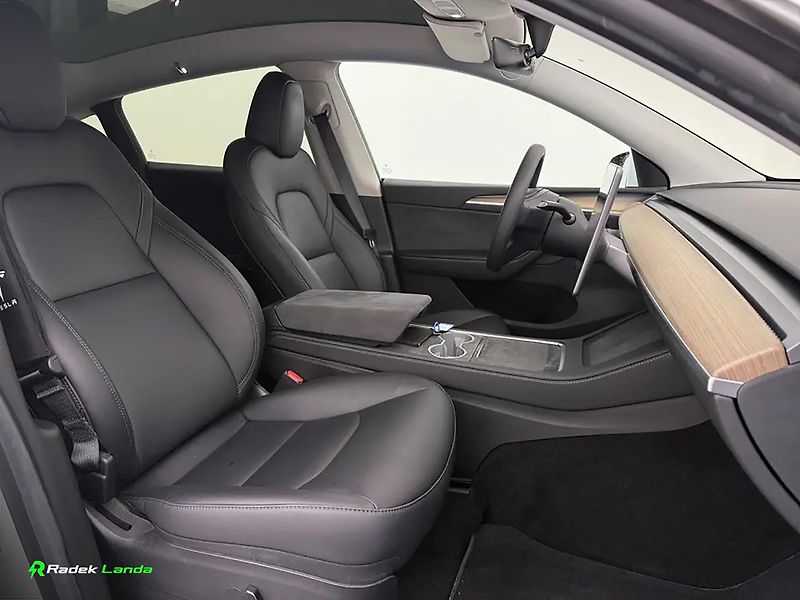 Tesla Model Y (2022) RWD, AMD Ryzen - fotka 8 z 9