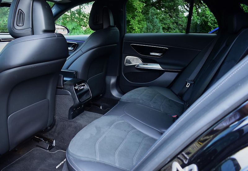 Mercedes-Benz Třídy E (2024) E220d, AMG paket, nízký nájezd - fotka 15 z 16