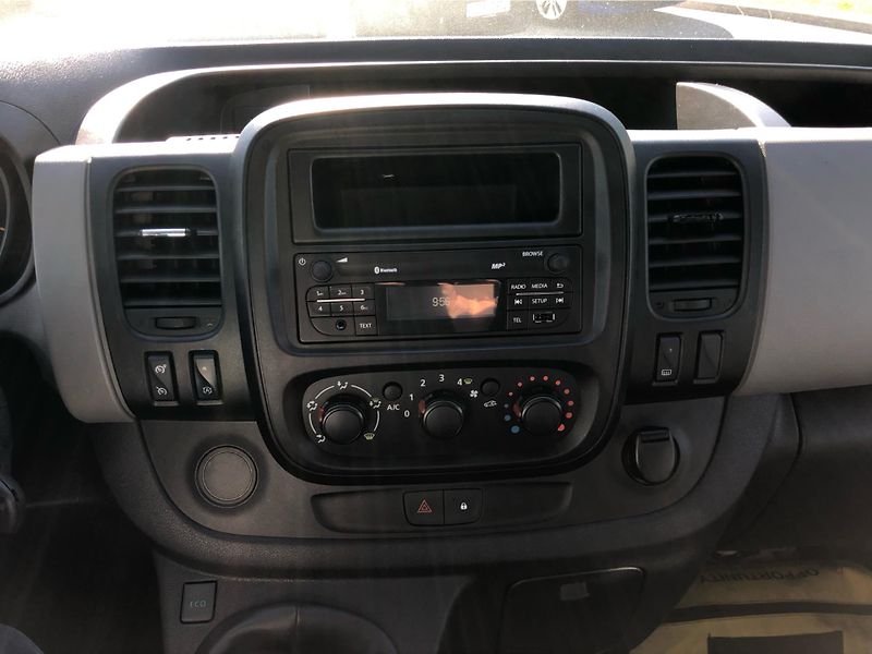Renault Trafic 1,6 dCi 8 míst - fotka 20 z 28