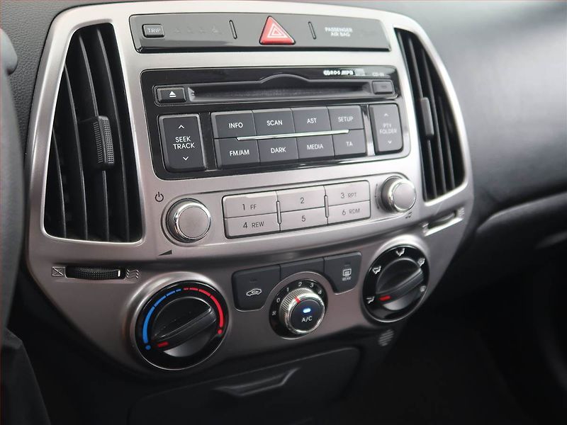 Hyundai i20 (2013) 1.2 - fotka 12 z 15