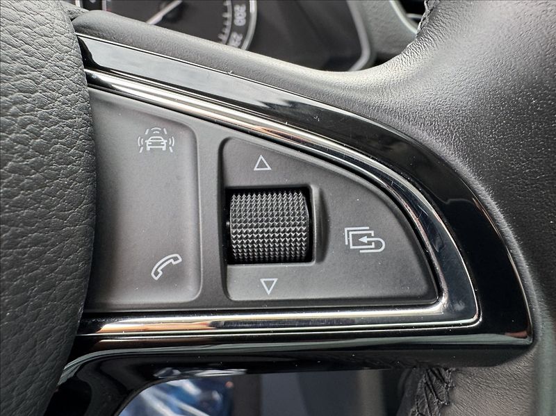 Škoda Superb 1,6 TDI Navi TZ park. kamera - fotka 33 z 50