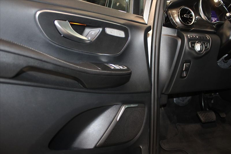 Mercedes-Benz Třídy V 300d 4MATIC Long 7míst DIS/Nez - fotka 9 z 33