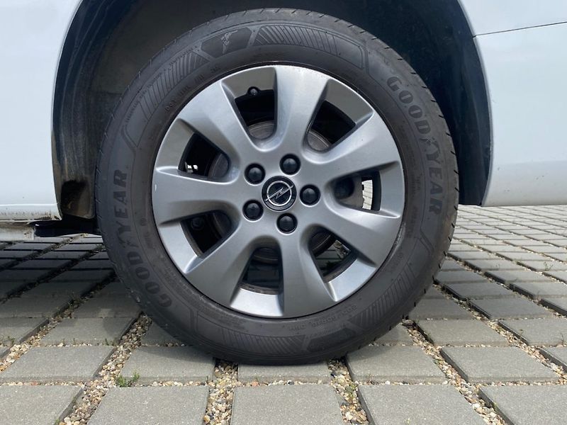 Opel Combo (2024) XL 1,5CDTI (96kW)7Míst - fotka 14 z 38