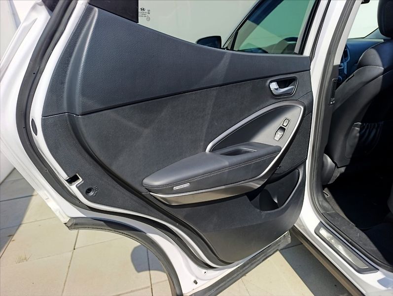 Hyundai Santa Fe 2,2 CRDi 4x4 Aut., Navi Kamera - fotka 20 z 45
