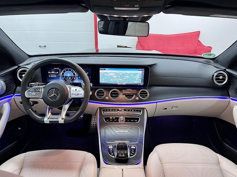 Mercedes-Benz Třídy E E 63s AMG, 4.0i 450 kW 113 Tkm - fotka 33 z 57