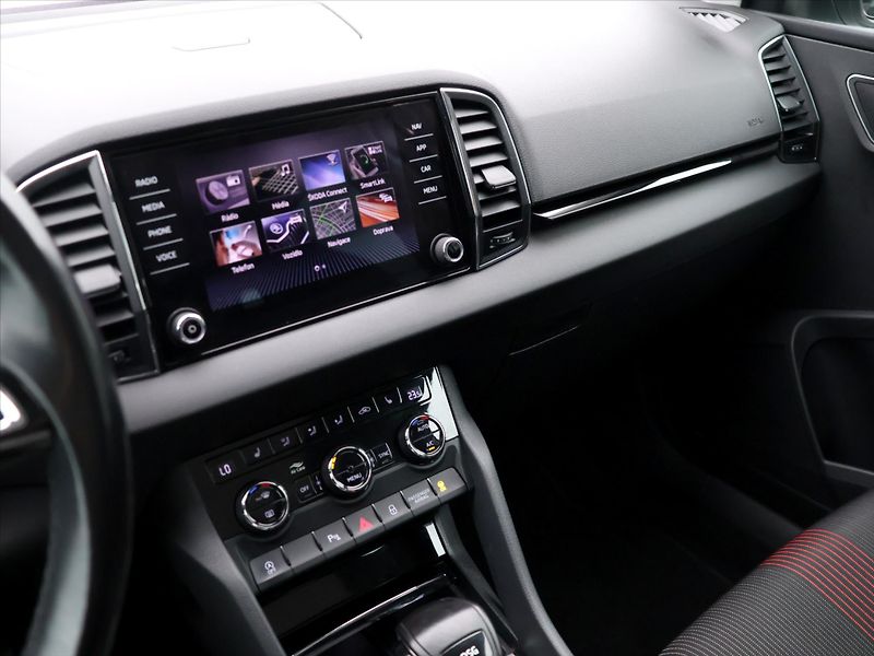 Škoda Karoq 1,6 TDI DSG Style Sport Navi - fotka 24 z 39