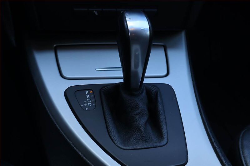 BMW Řada 3 (2010) 320 d xDrive, 4X4, Automat - fotka 13 z 24