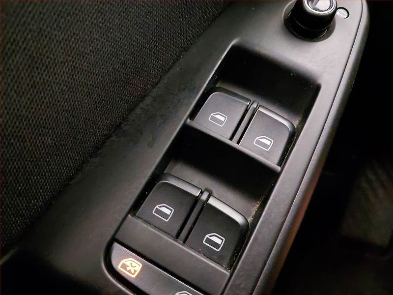 Audi A4 (2011) Ambiente 2.0 TDI, Automat - fotka 17 z 17