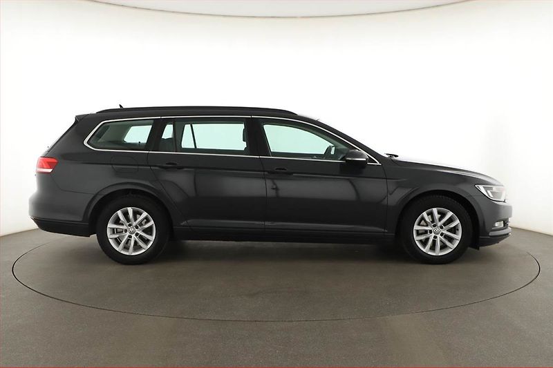Volkswagen Passat (2015) 2.0 TDI, Automat, Tempomat - fotka 6 z 20