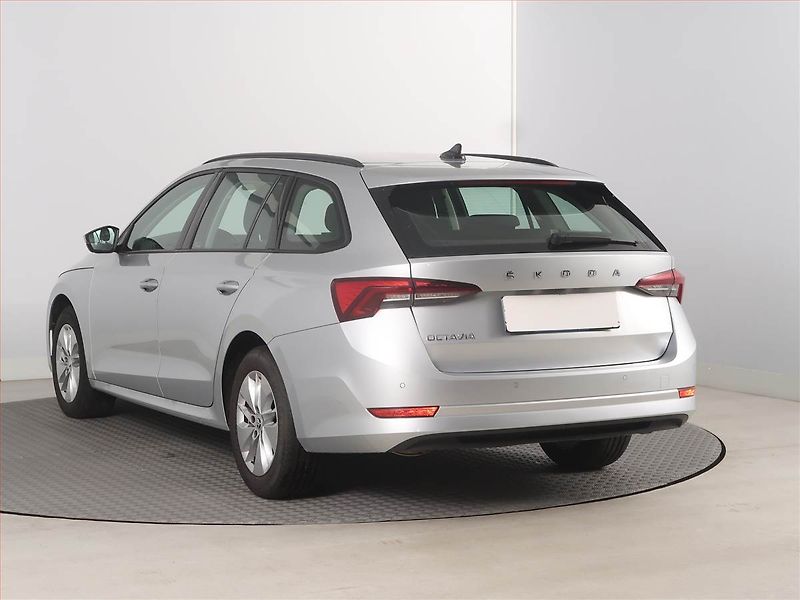 Škoda Octavia (2023) Ambition 2.0 TDI, ČR,1.maj - fotka 4 z 17