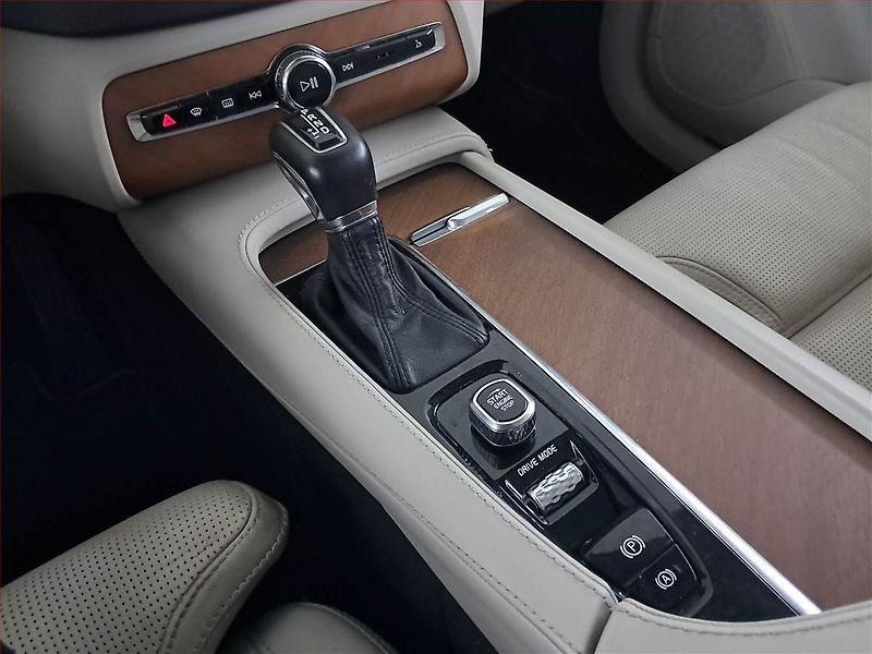 Volvo XC90 (2018) D5 AWD Polestar - fotka 13 z 26
