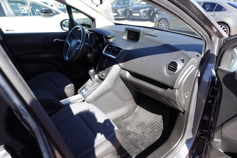 Opel Meriva 1,4T 103kW Automat - fotka 11 z 27